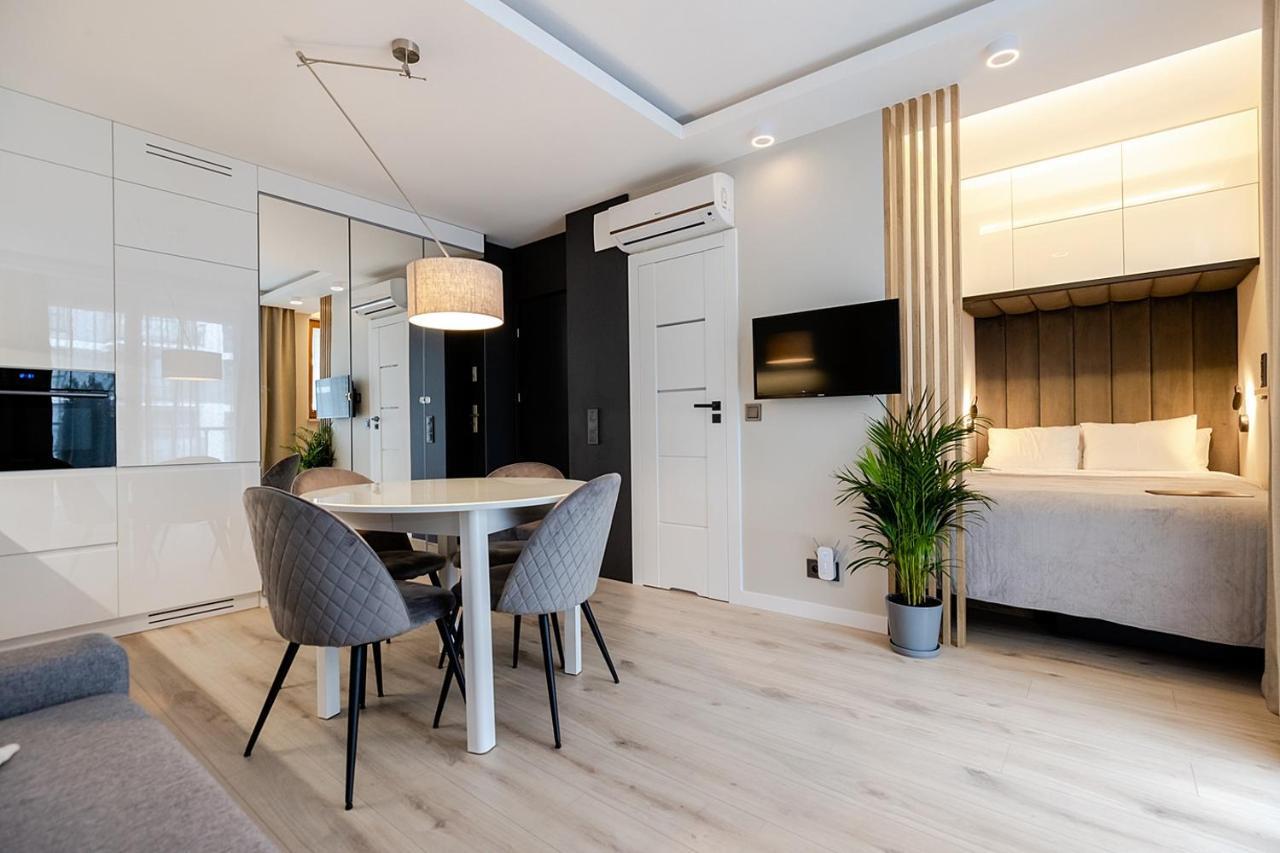 Apartment Wola, Wi-Fi, Smart Lock, Air Condition Варшава Екстер'єр фото
