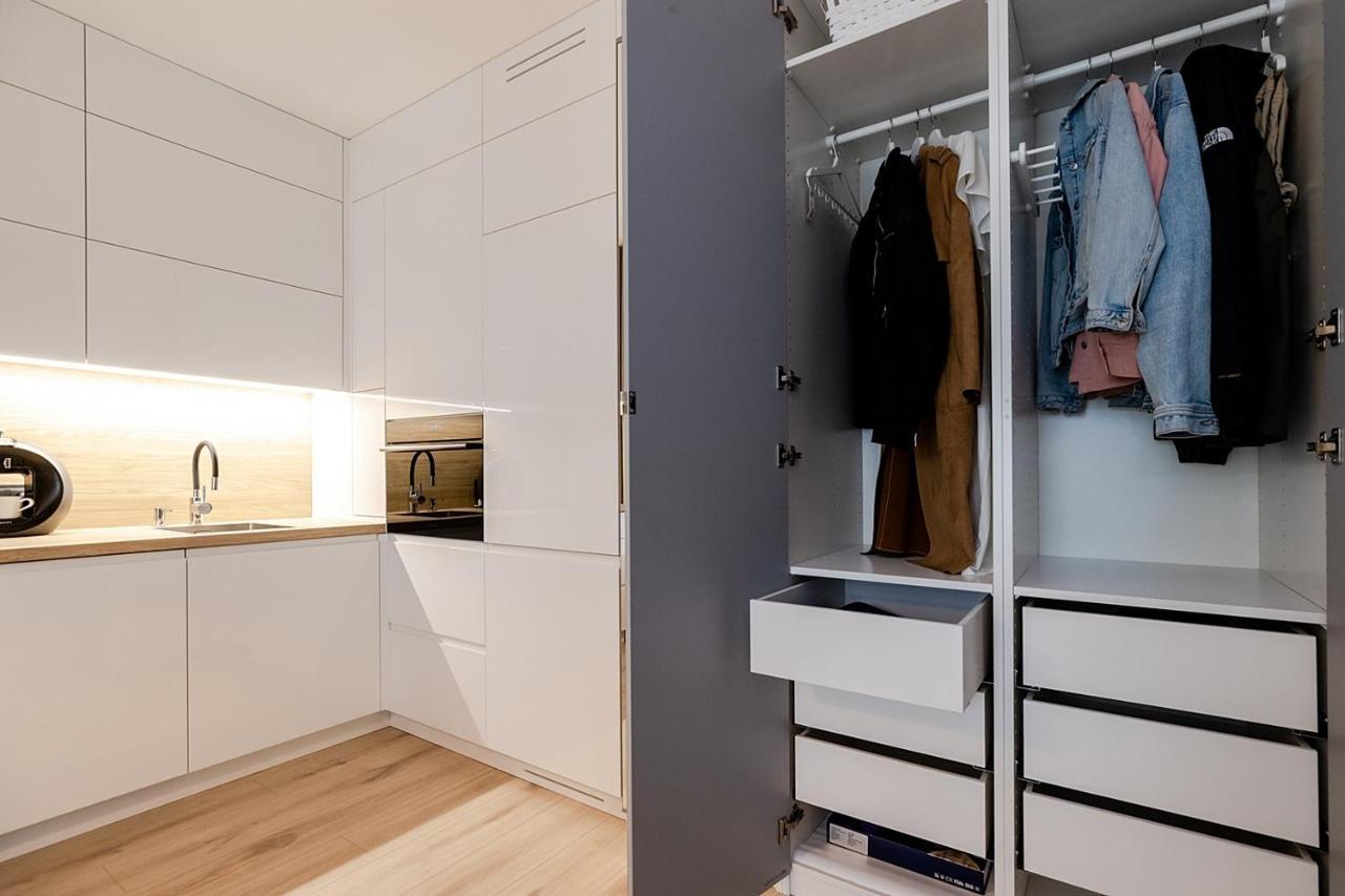Apartment Wola, Wi-Fi, Smart Lock, Air Condition Варшава Екстер'єр фото