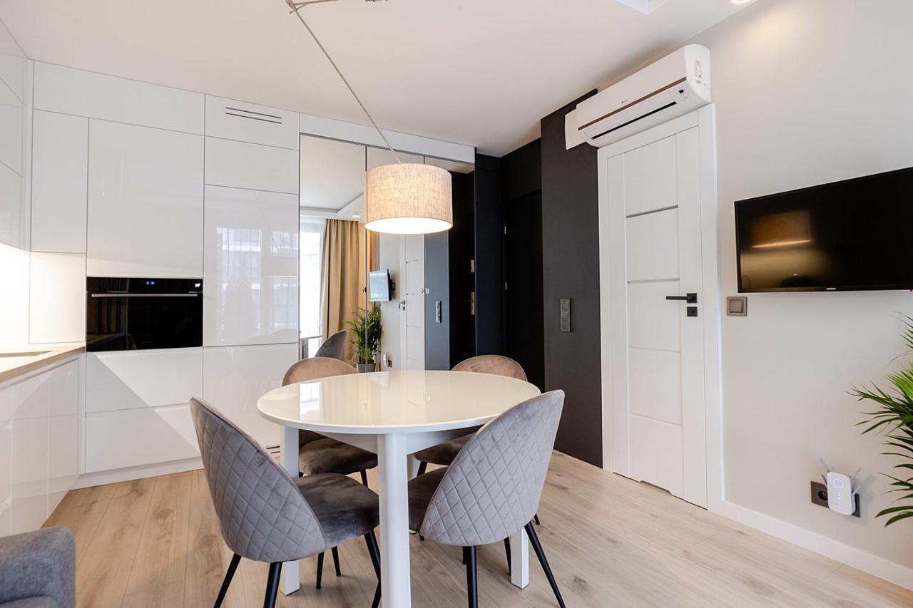 Apartment Wola, Wi-Fi, Smart Lock, Air Condition Варшава Екстер'єр фото